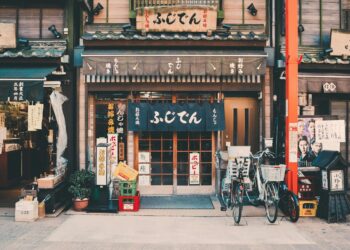 clay-banks-hwLAI5lRhdM-unsplash.jpg